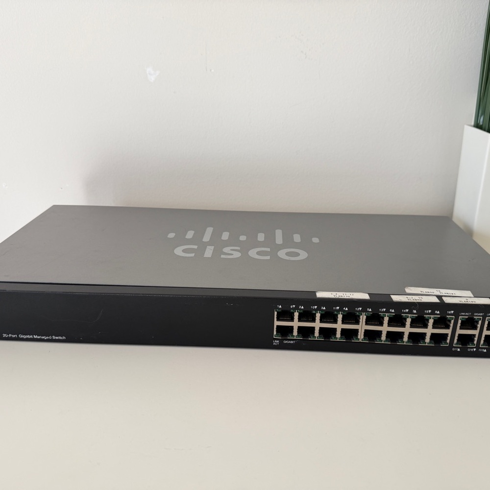 Cisco SG300-20 20-Port Gigabit Managed Switch Rackmount